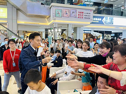 張國強特邀出席Restonic蕾絲床墊五一活動